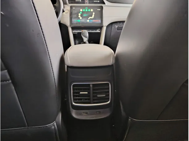 Car image 34