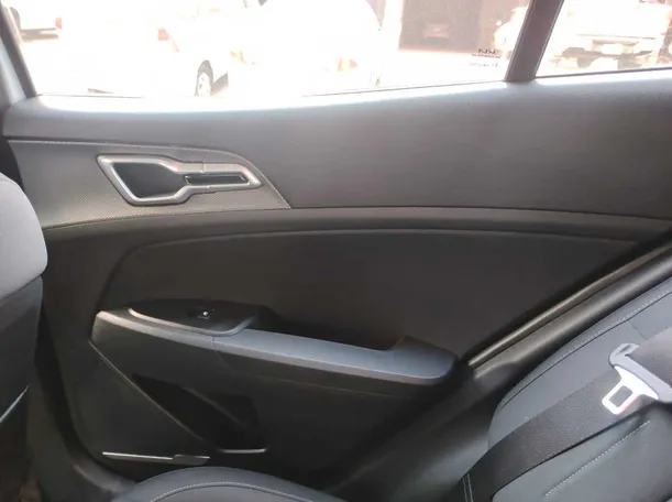 Car image 34