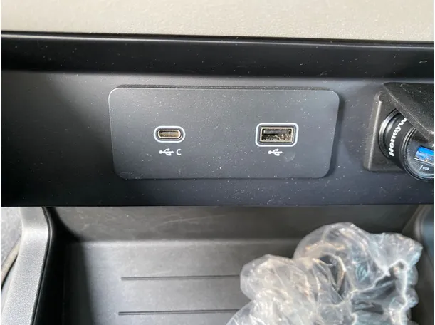 Car image 30