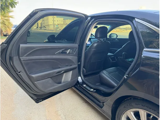 Car image 12