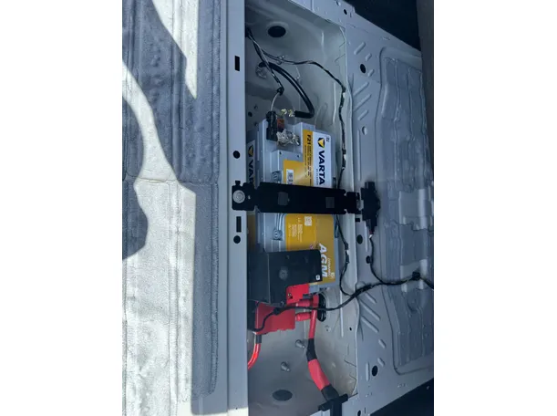 Car image 19