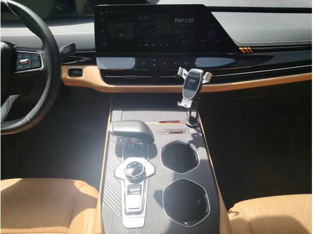 Car image 26