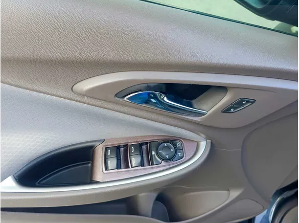 Car image 30