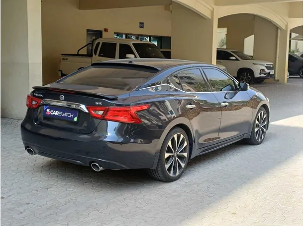 Car image 7