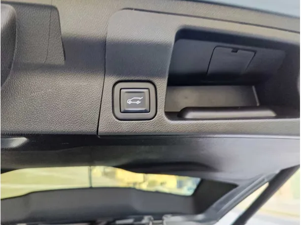 Car image 34