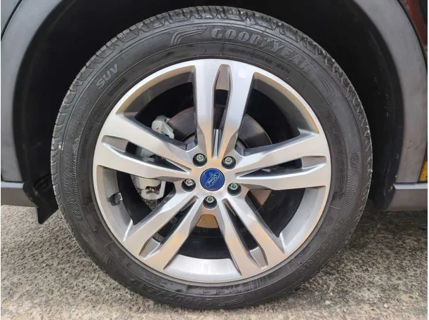 Car image 10