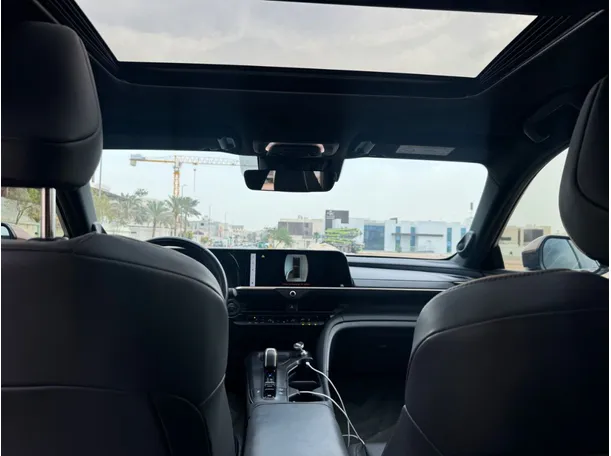 Car image 14