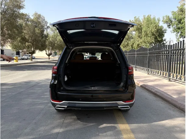 Car image 24