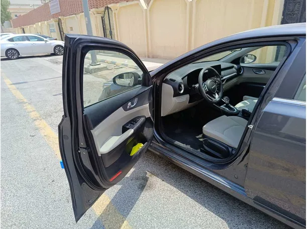 Car image 12