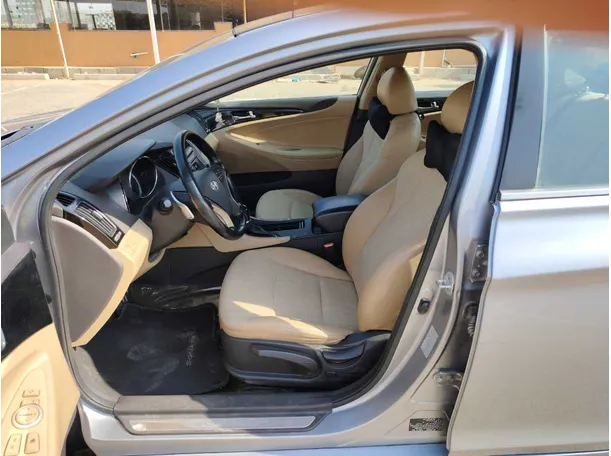 Car image 13