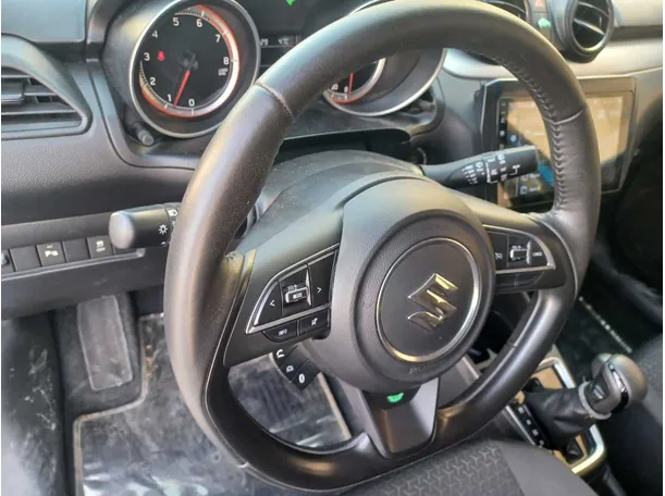 Car image 18