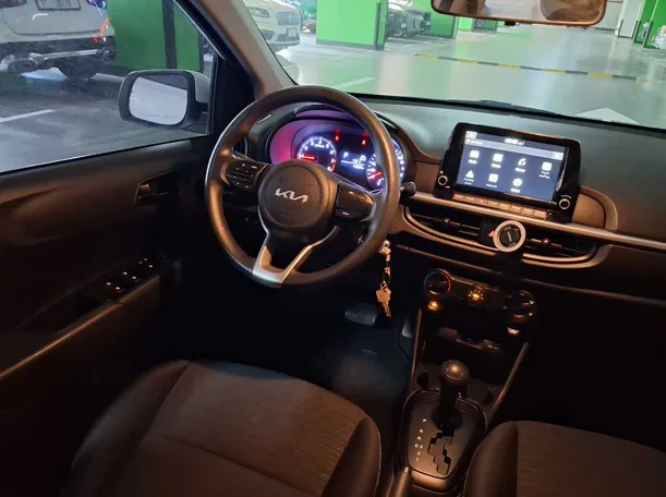 Car image 17