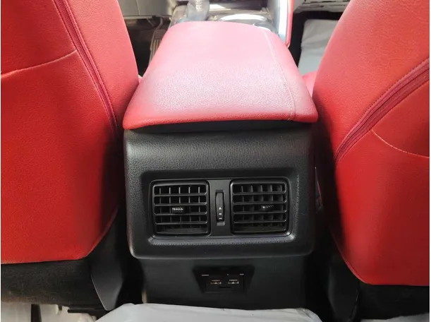 Car image 29