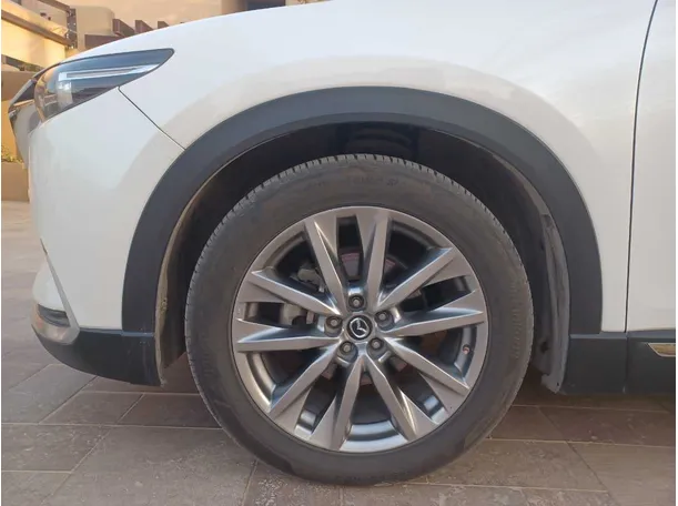 Car image 9