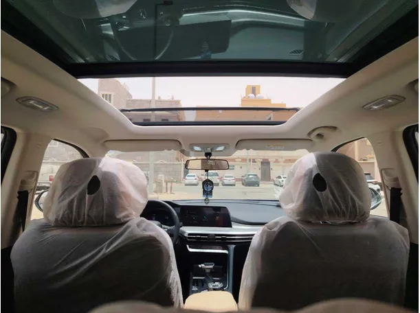 Car image 18