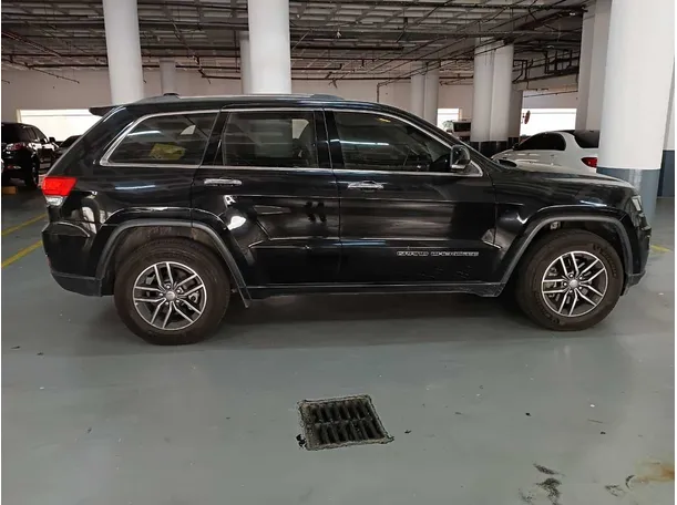 Car image 8