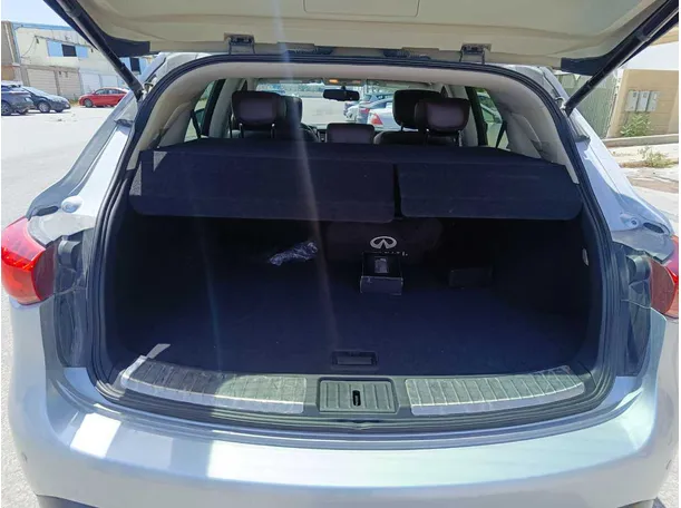 Car image 30