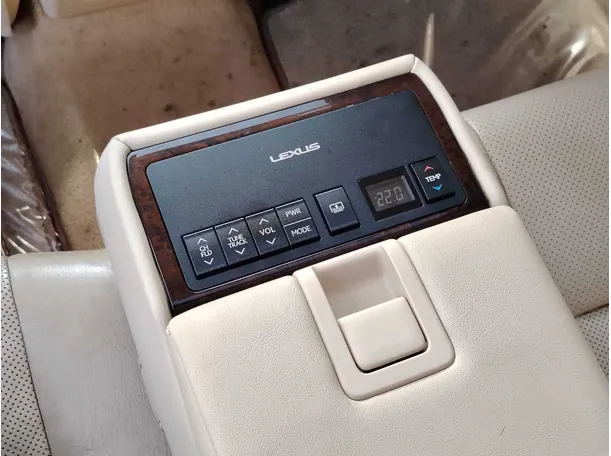 Car image 31