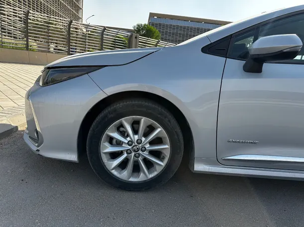 Car image 8