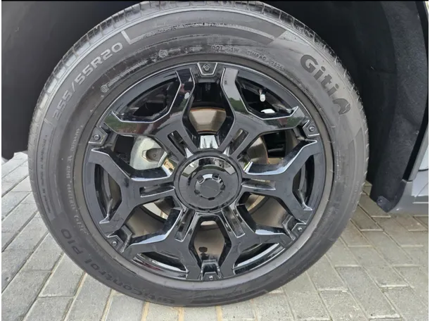 Car image 10
