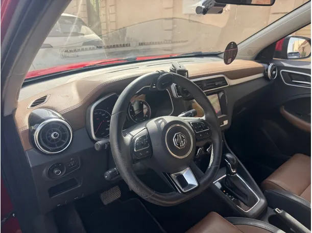 Car image 12