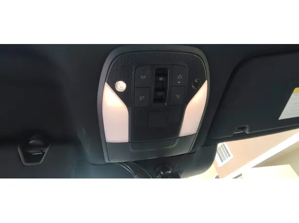 Car image 29