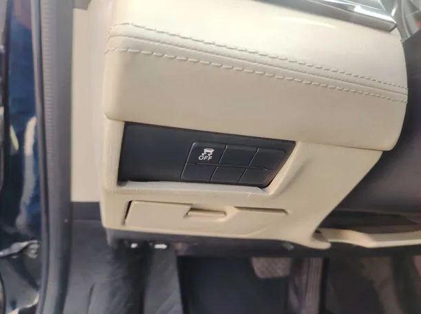 Car image 33