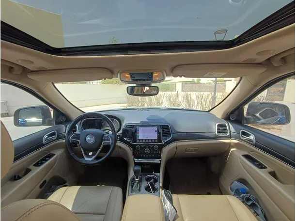 Car image 17