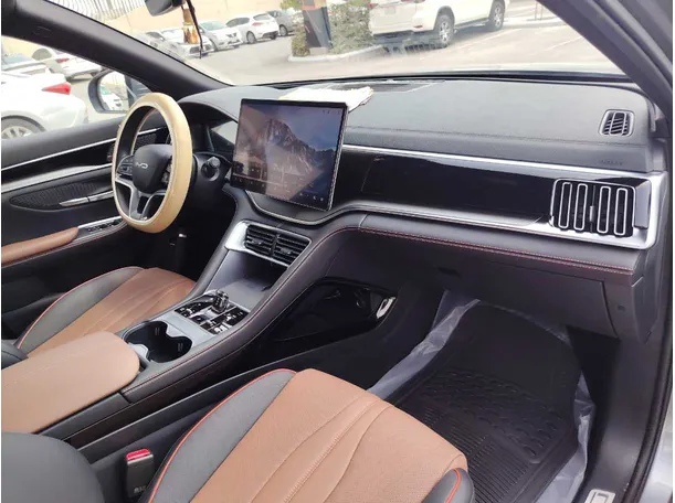 Car image 14