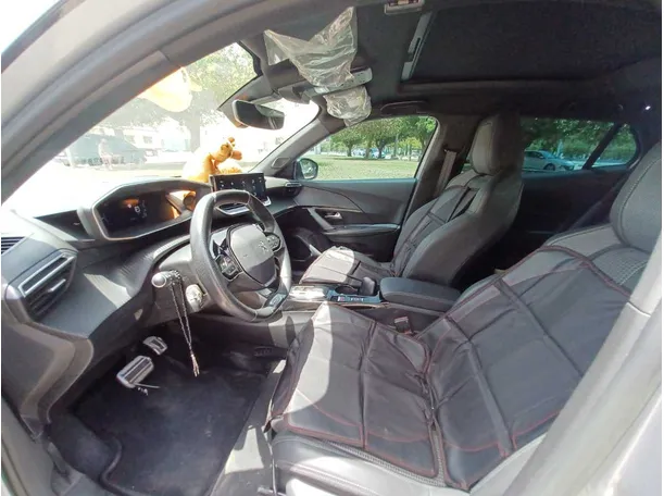 Car image 13