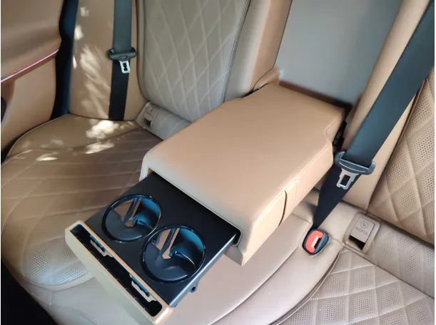 Car image 28