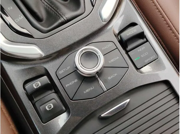 Car image 19