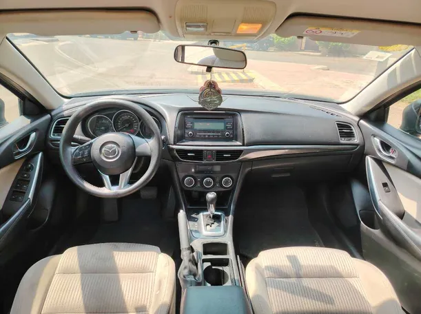 Car image 19
