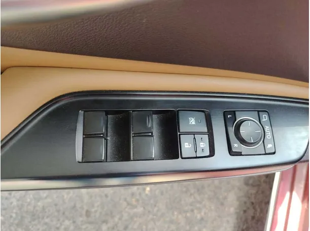 Car image 32