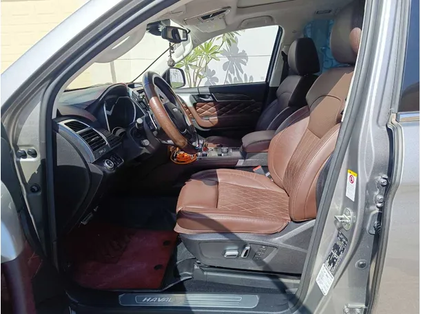 Car image 13