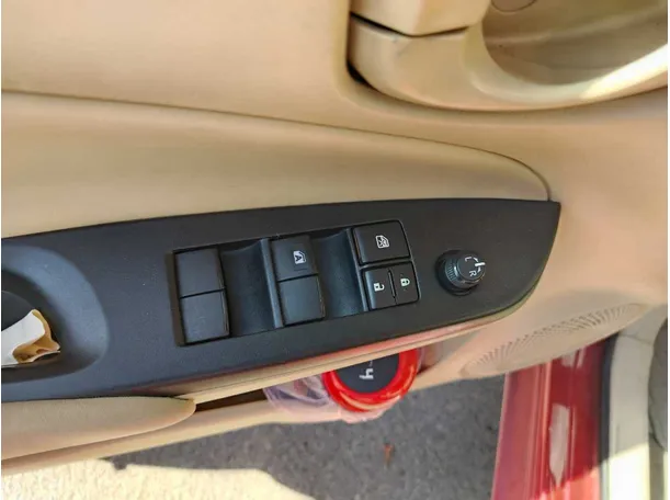 Car image 32