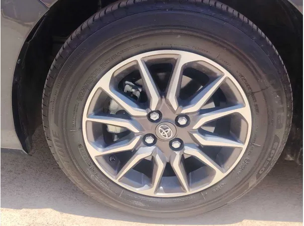 Car image 10