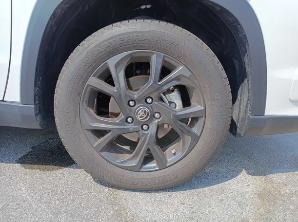 Car image 9