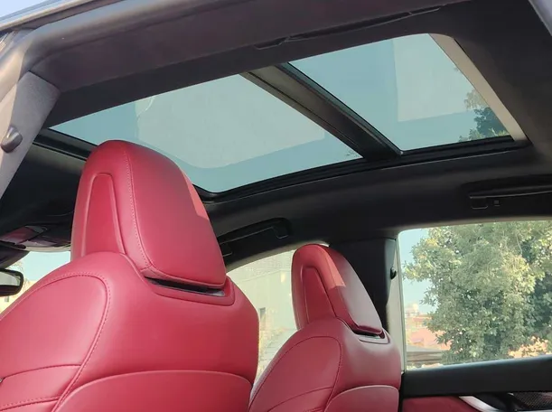 Car image 17