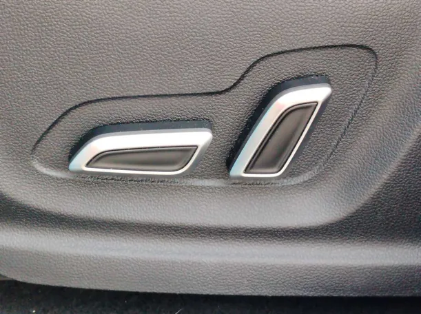 Car image 33