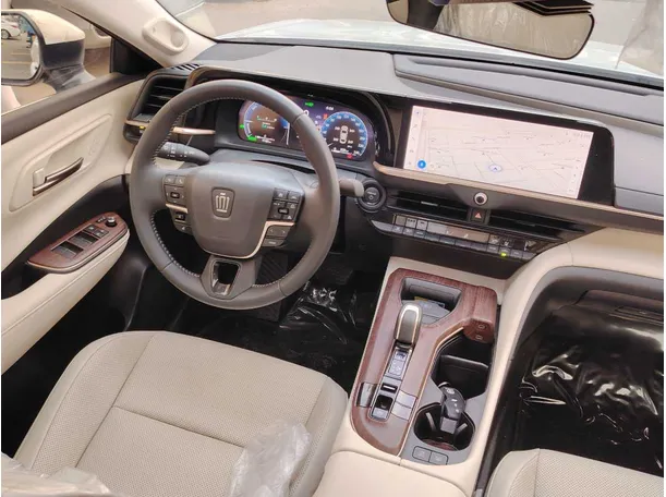 Car image 24
