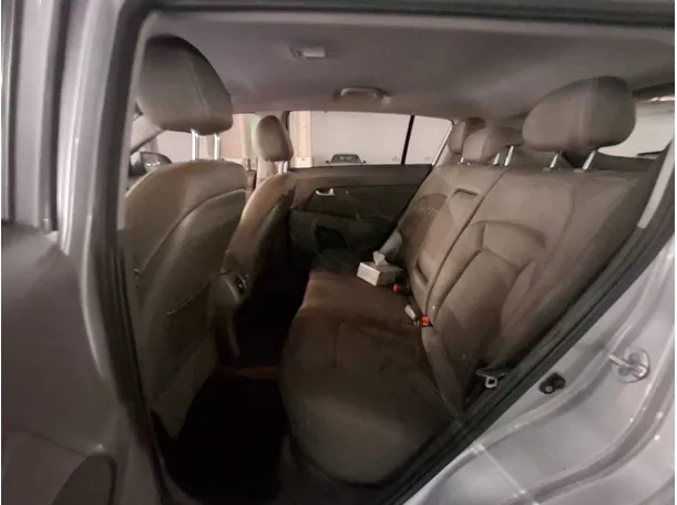 Car image 13