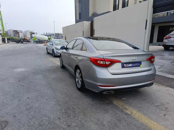Car image 7