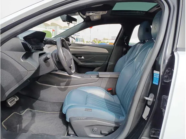 Car image 12