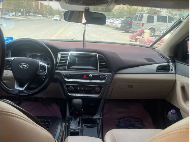 Car image 16