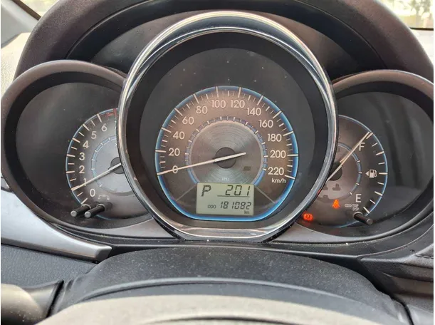 Car image 18