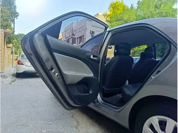 Car image 13