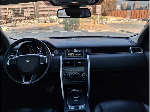 Car image 14