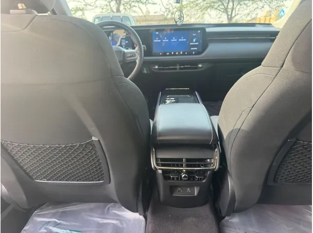 Car image 20