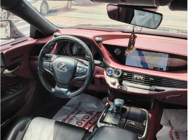 Car image 25